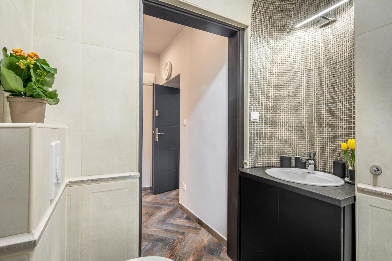 Stunning Apartment In The Hearth Of Budapest Esterno foto
